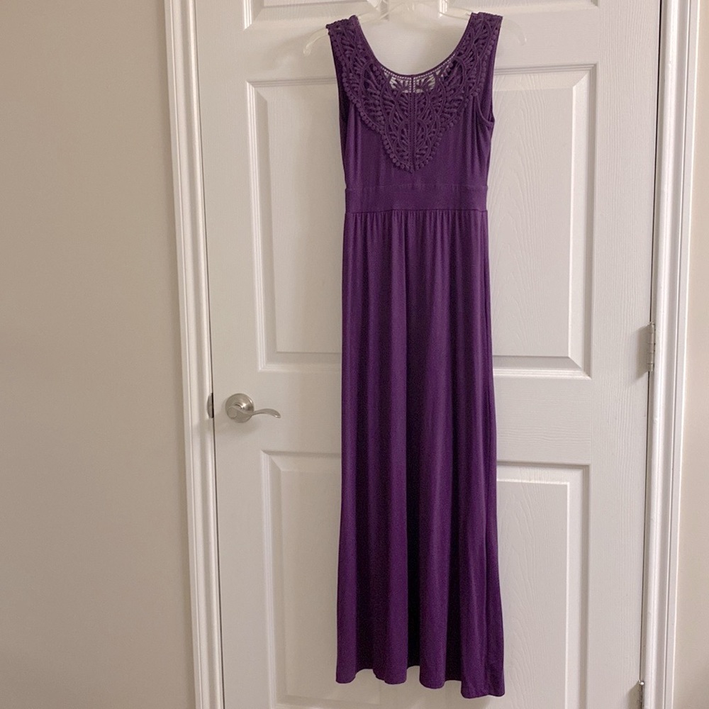 V-neck Long Dress with elegant lace. Too long for me, so it has to go! 💋